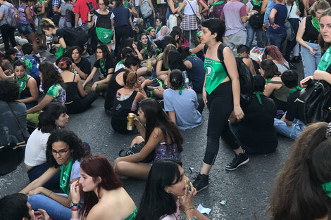 En el recinto o copando las calles, las pibas jóvenes se integraron a la marea verde como grupo de alto riesgo.