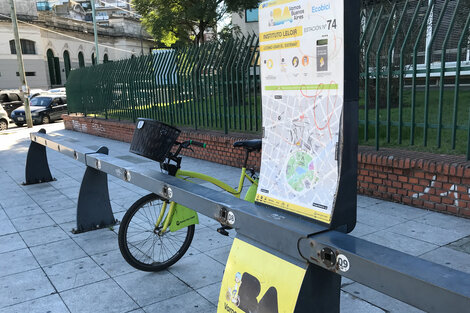 La ciudad resulta una extraña matrix donde las bicis que se ven no se pueden usar y las que se pueden usar no están. (Fuente: Cecilia Salas)