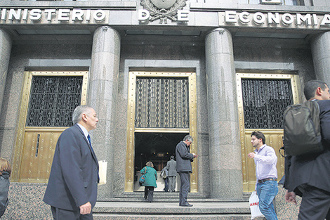 Hacienda emitirá más deuda en dólares