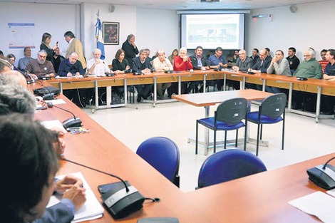 El encuentro con los trabajadores de la industria nuclear se realizó en el anexo del Congreso.