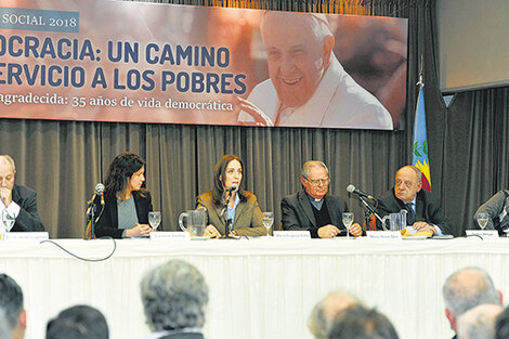 El obispo Jorge Ojea junto a la gobernadora Vidal y la ministra Stanley.