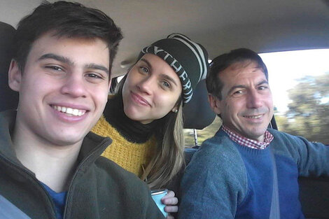 El senador con sus hijos el domingo, Día del Padre.