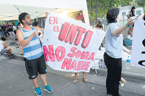 Los trabajadores del INTI marcaron la contradicción entre los despidos y los gastos de la gestión.