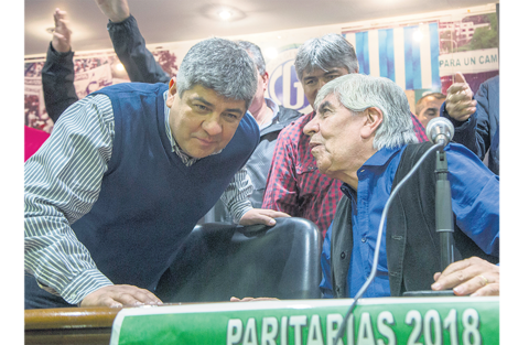 Hugio Moyano junto a su hijo Pablo, a quien defendió de la acusación del fiscal Scalera.