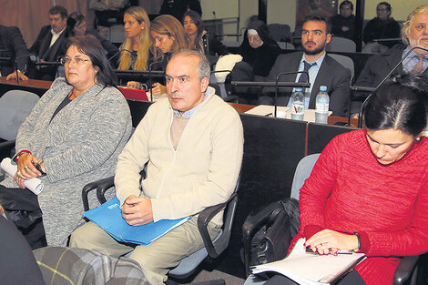 El ex secretario de Obras Públicas José López estuvo en la sala de audiencias junto a su mujer.