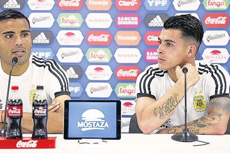 Mercado y Pavón ante la prensa.