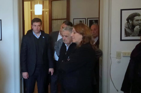 Con Fein y una delegación cubana el Pepe recorrió la casa.