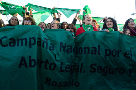 "Aborto libre y gratuito para que decida la mujer"