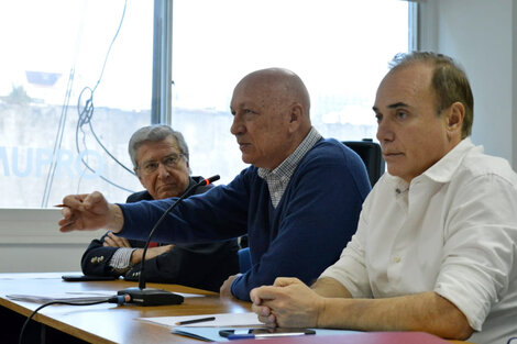 Bonfatti junto a los dirigentes Di Pollina y Polino.