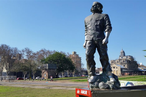 El monumento al revolucionario en el Parque Irigoyen, epicentro de los festejos.