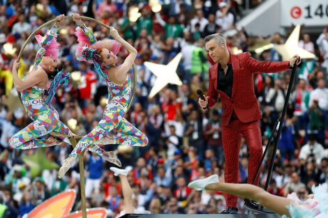 Luego de tocar en la apertura del Mundial, Robbie Williams quedó acomodado en la primera jornada del Personal Fest.