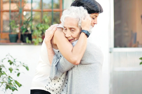 Adriana Garnier Ortolani y su abuela Blanca Díaz de Garnier.