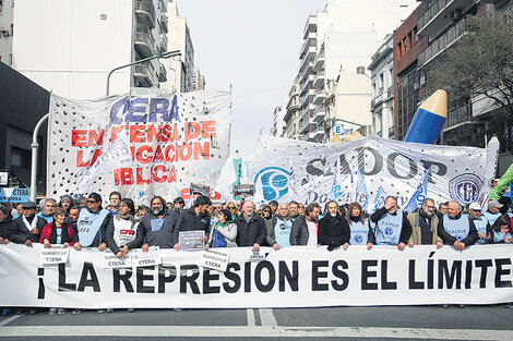 Los gremios docentes reclamaron que el Gobierno ayude a las nueve provincias con conflictos abiertos.