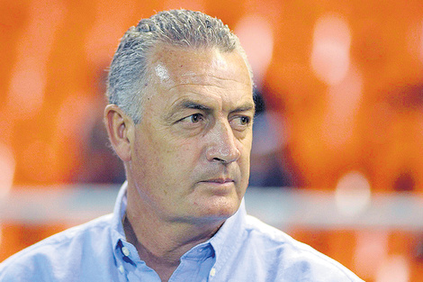 El técnico Alfaro se quejó mucho del arbitraje.