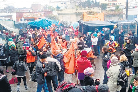 Acampe de docentes en Trelew.