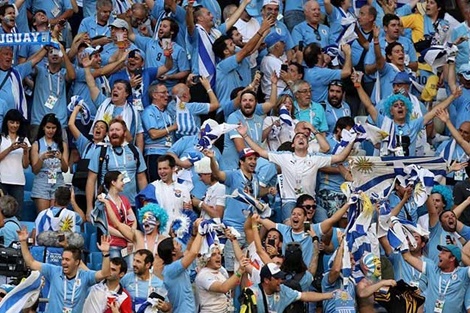 Ese “Hay algo que sigue vivo, nos renueva la ilusión” se hizo mantra tribunero y viral de la hinchada celeste.