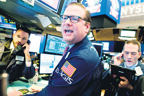 Sigue el castigo en Wall Street