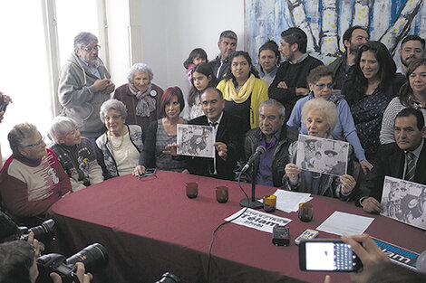 En la conferencia de prensa realizada en Abuelas de Plaza de Mayo estuvieron Ismael y Camilo y su tío Ramón.