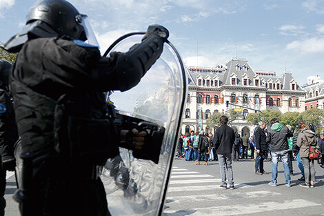 Tras los palos, la promesa de diálogo