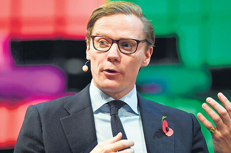 Alexander Nix, ex CEO de Cambridge Analytica, declaró ante la Comisión de Asuntos Digitales.