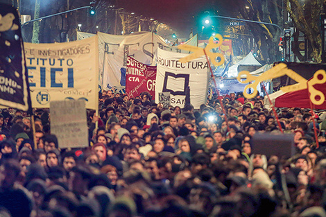 Los organizadores calcularon que hubo más de 300 mil personas en la manifestación que arrancó en el Congreso.