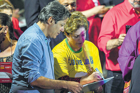 Haddad y Rousseff en el acto del sábado, en el que se anunció formalmente la candidatura de Lula.