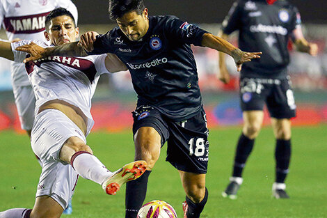 Lanús sigue en caída libre