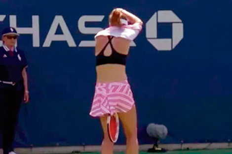 Cornet en el momento en que se cambiaba la remera, ayer.