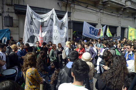 Le piden al rector que ponga la cara