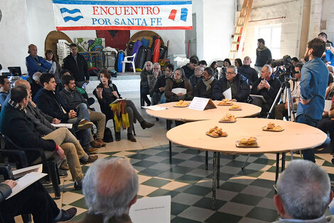 Bielsa habló en un plenario de militantes en Santa Fe donde hizo gestos de unidad hacia el PJ.