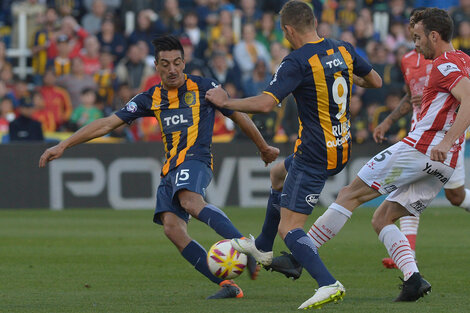 Camacho asociado con Ruben para el primer gol de Central que llegó en un momento impensado. (Fuente: Sebastián Granata)
