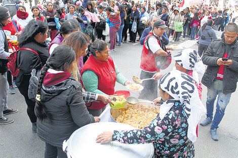 Ollas populares por una paritaria social