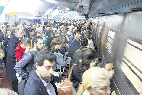 El asbesto se volvió un problema visible cuando fue detectado en vagones comprados por Macri al metro de Madrid.