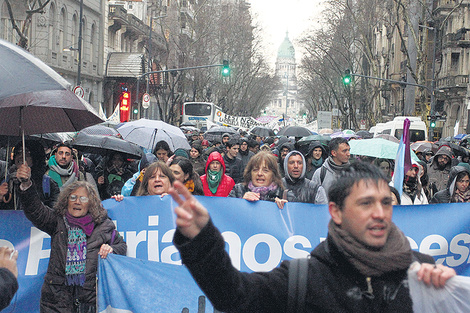 Organizaciones estudiantiles y gremios universitarios marcharán al Congreso.