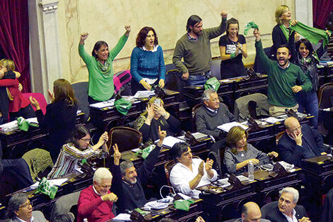 Las mujeres reclaman que su voz sea escuchada en su carrera política.