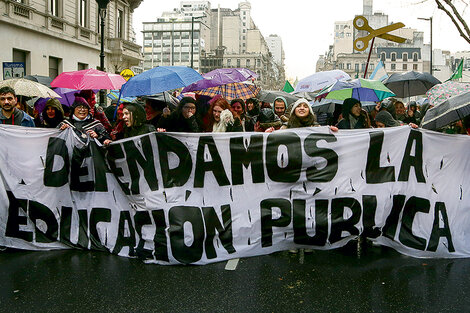 Los maestros exigen “condiciones dignas para enseñar y aprender”.