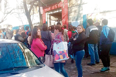 Los padres de la Técnica 2 de Moreno se reunieron de urgencia cuando se anunció la reapertura de la escuela.