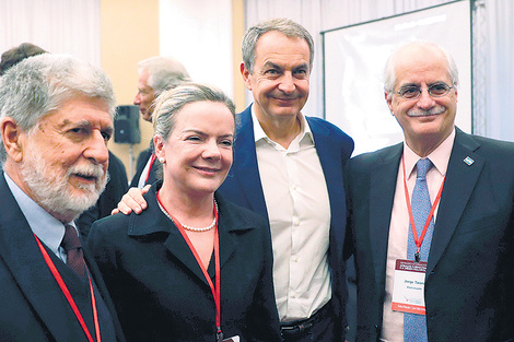 De izq. a der: Celso Amorim, Gleisi Hoffmann, José Luis Rodríguez Zapatero y Jorge Taiana.