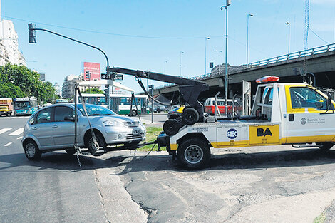 Avanzan las grúas y los estacionamientos medidos