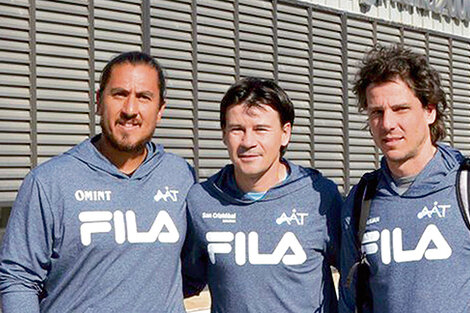 Los capitanes del equipo argentino esperan el sorteo en San Juan.