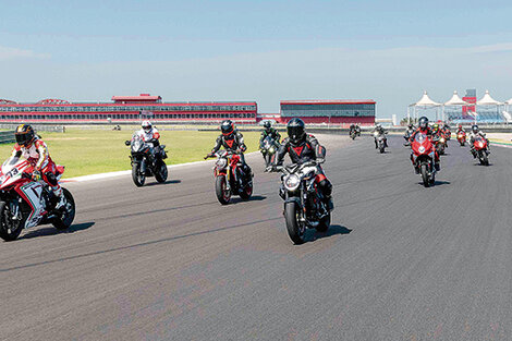800KM, adrenalina pura sobre la pista