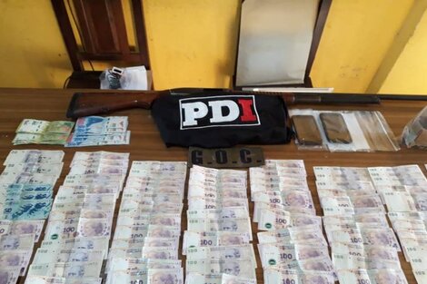 Parte del dinero secuestrado a los ladrones.