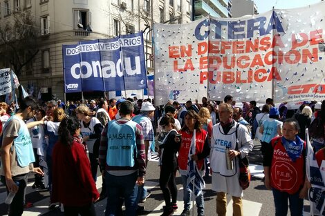 “Hay mucha bronca por la situación salarial y las condiciones de trabajo”, señalaron los dirigentes docentes.