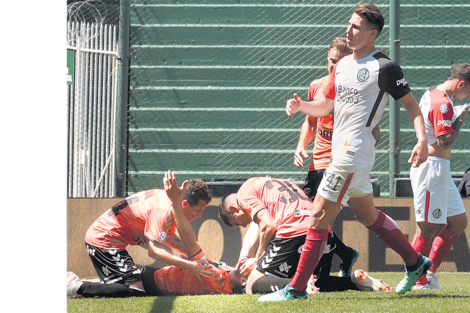 Banfield convirtió un gol en el primer tiempo y otro en la segunda parte. (Fuente: NA)