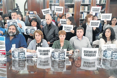 Los dirigentes de los gremios bonaerenses durante la reunión con los funcionarios de Vidal. (Fuente: NA)