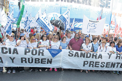 Los docentes bonaerenses marcharon a la Casa de la Provincia.