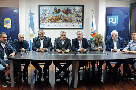 Daniel Scioli, Rubén Marín, Héctor Daer, José Luis Gioja, Felipe Solá, Silvina Frana, Ginés y Wado de Pedro.