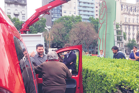 El gobierno porteño intentó retirar una escultura donada por el artista plástico Alejandro Marmo.