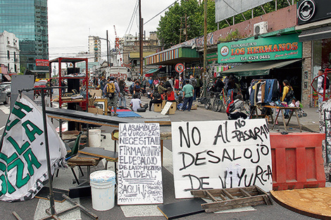 Los vecinos de la Asamblea de Villa Urquiza defienden el espacio contra el desalojo. (Fuente:  Bernardino Ávila)