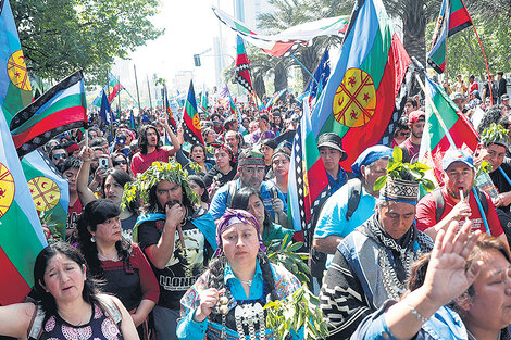 “Marchamos en defensa del pueblo indígena”, dijo una manifestante.